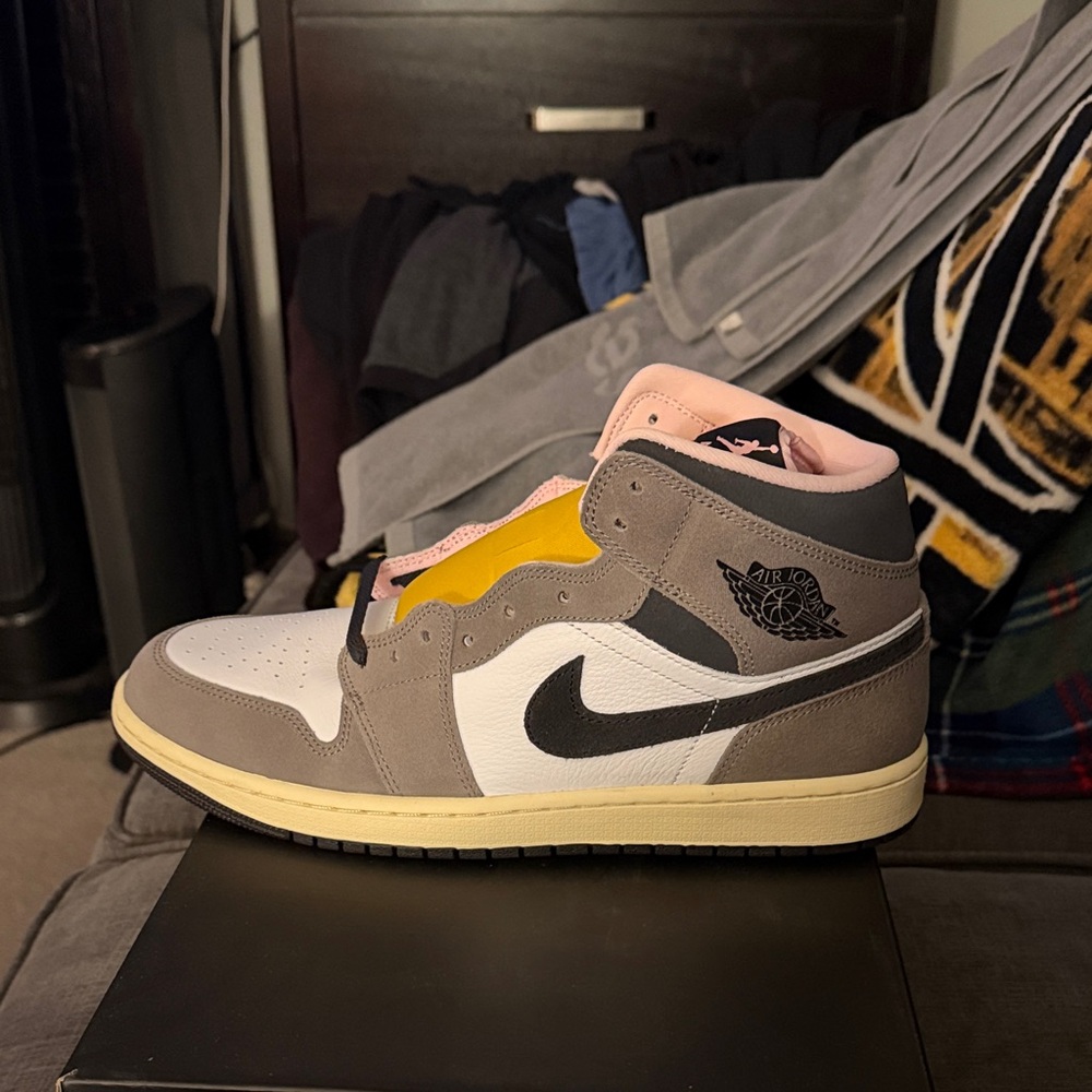 Air Jordan 1 Mid